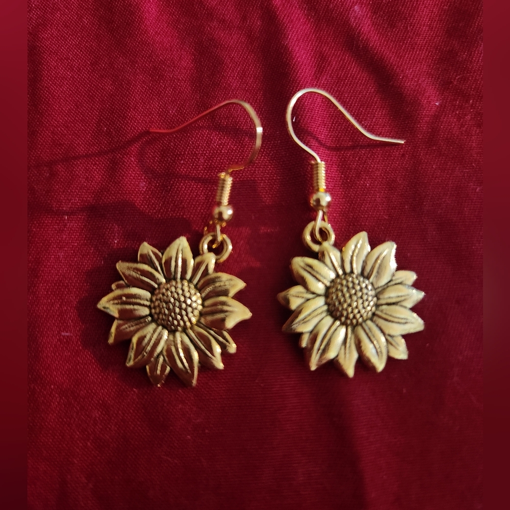 New goldtone rustic sunflower fashion earrings